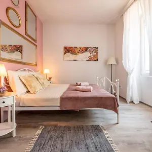 Old Romantic 4 With Free Private Parking Apartman
